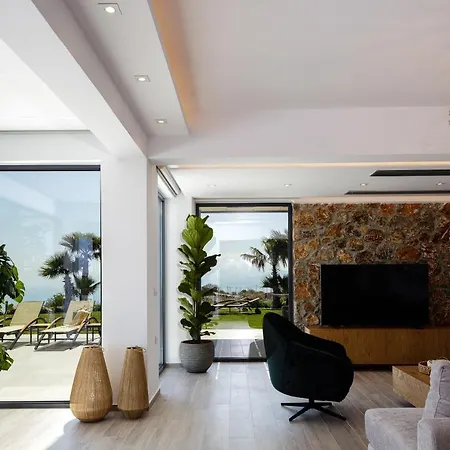 Empire With Magical Sea View וילה